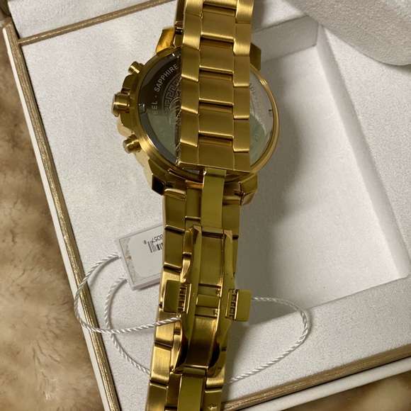 Versace - Picture 8 of 12